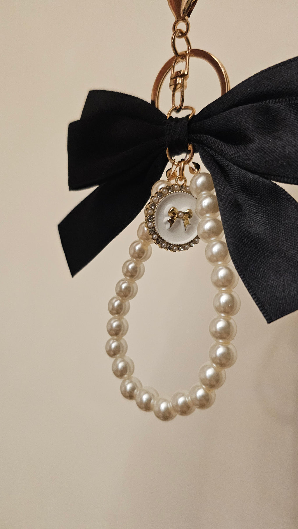 Elegant Pearl Bow Keychain