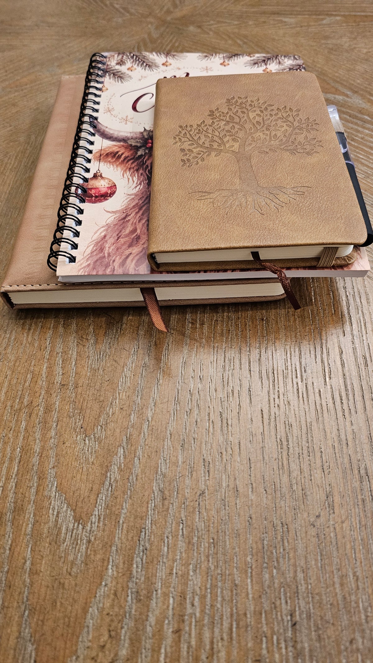 The Golden Highland Christmas Premium Stationery Gift Set