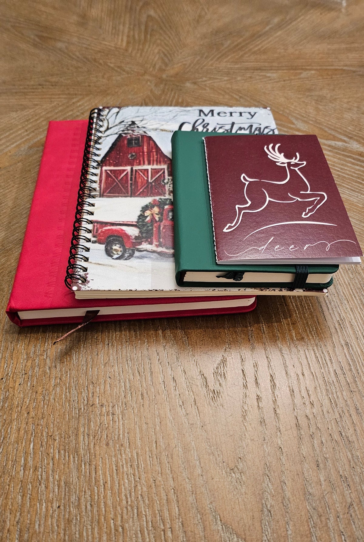 Christmas at the Old Red Barn Super Premium Stationery Gift Set