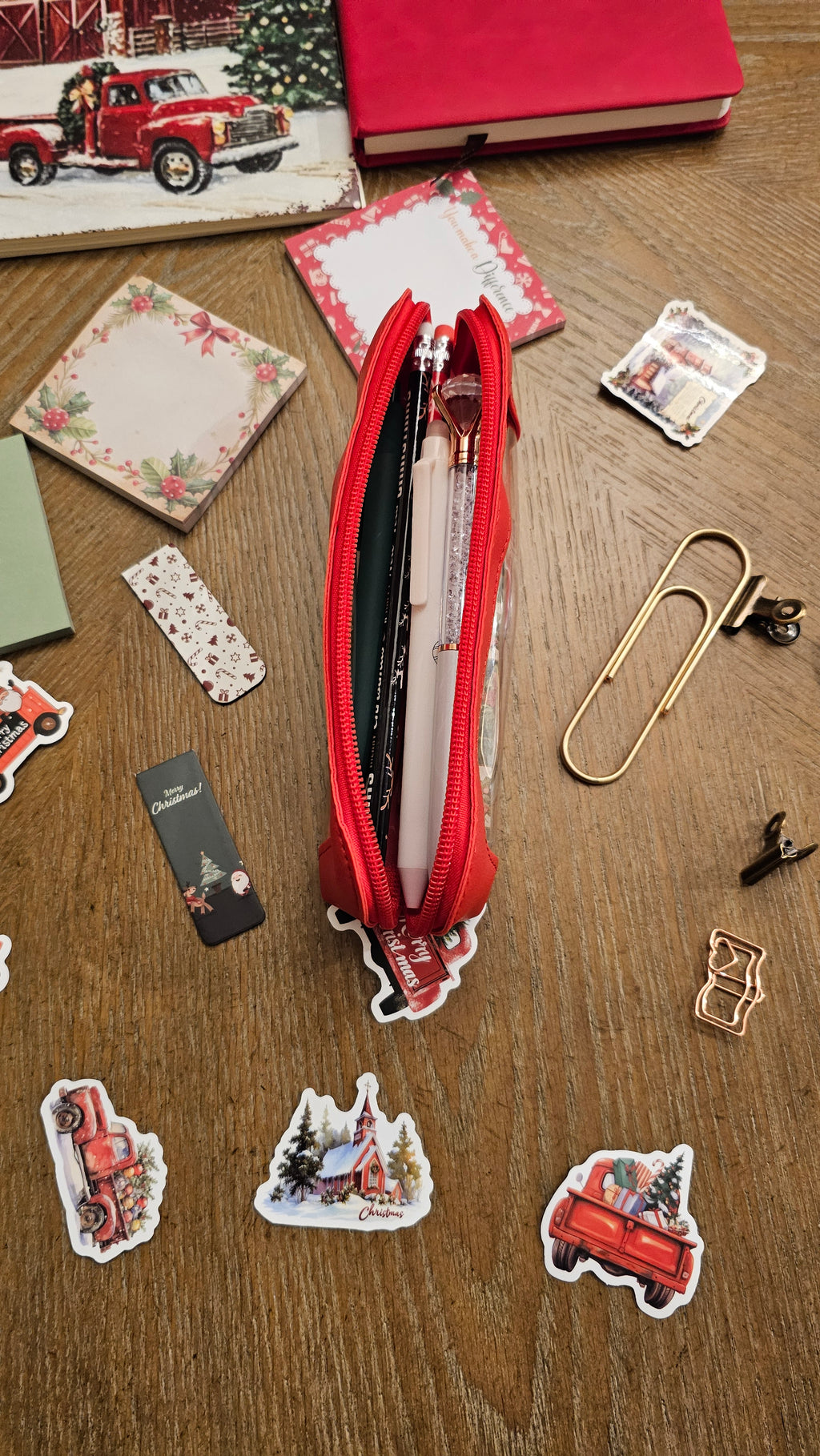 Christmas at the Old Red Barn Super Premium Stationery Gift Set