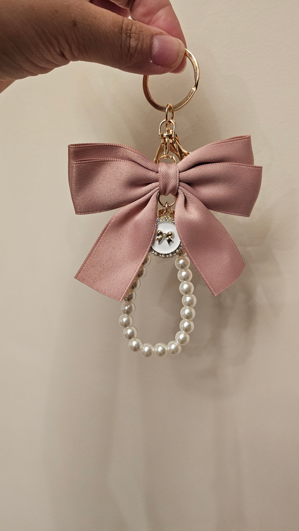 Elegant Pearl Bow Keychain