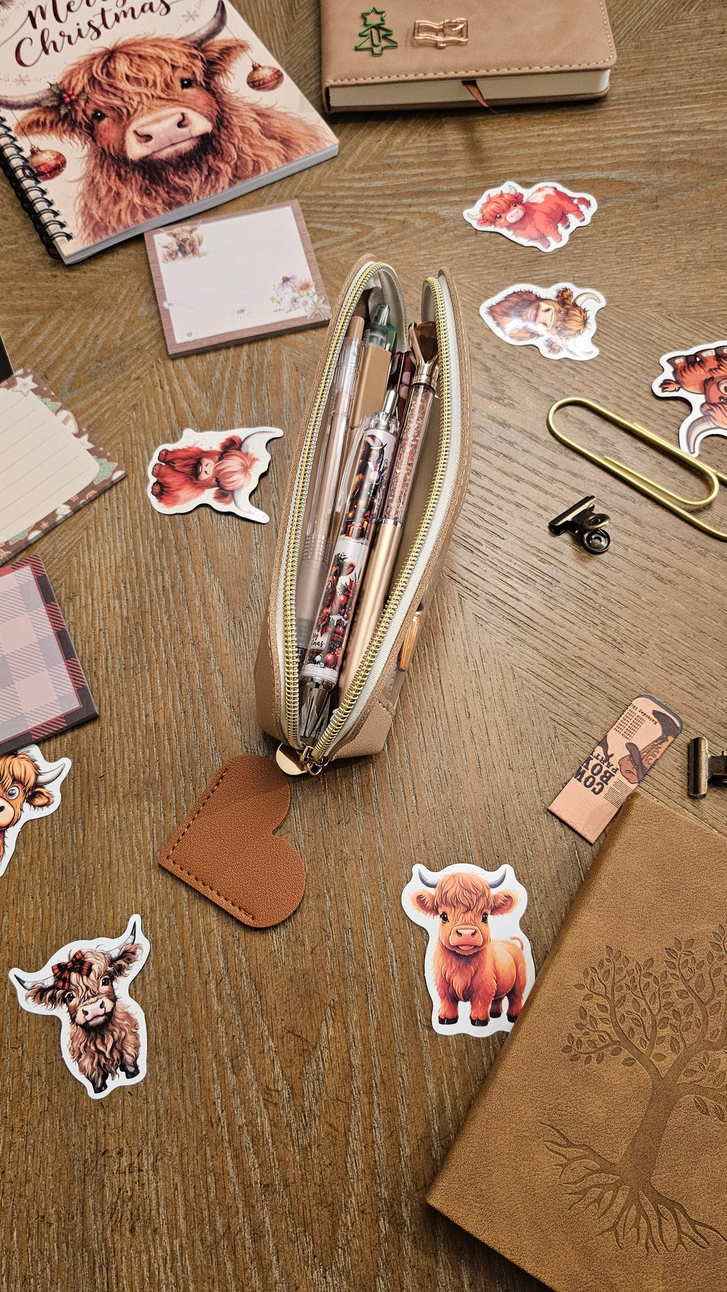 The Golden Highland Christmas Premium Stationery Gift Set