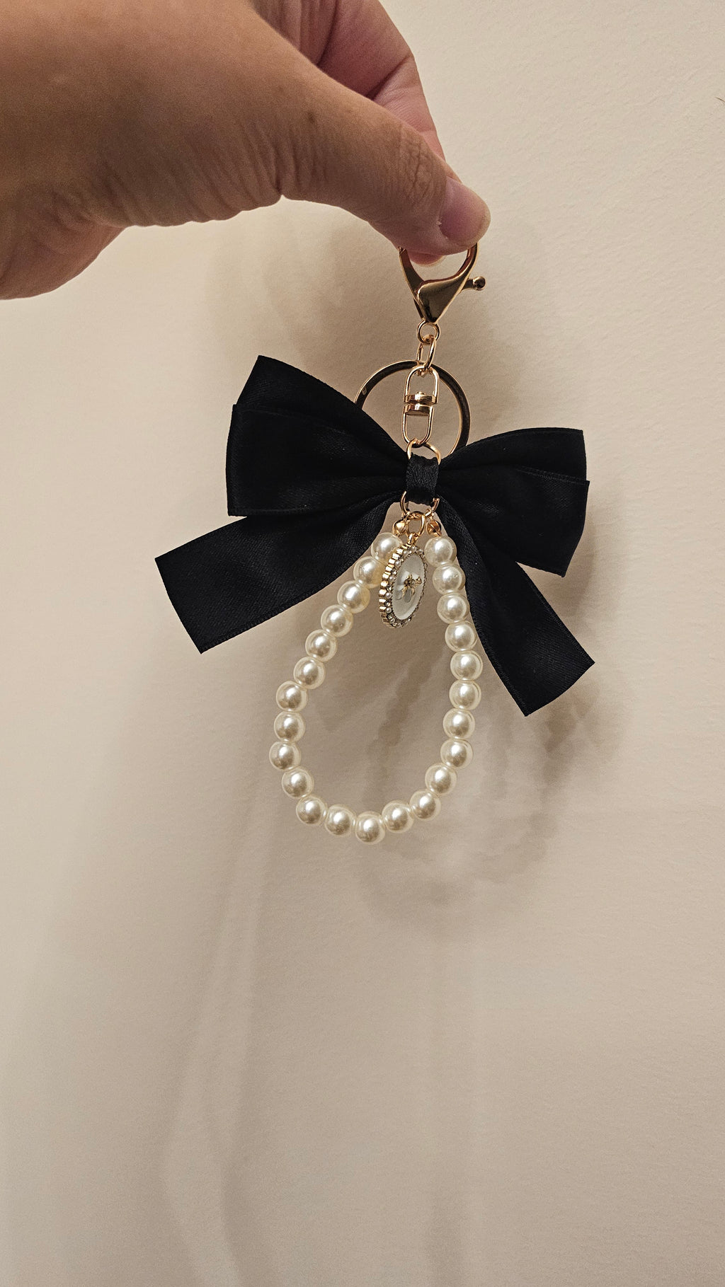 Elegant Pearl Bow Keychain