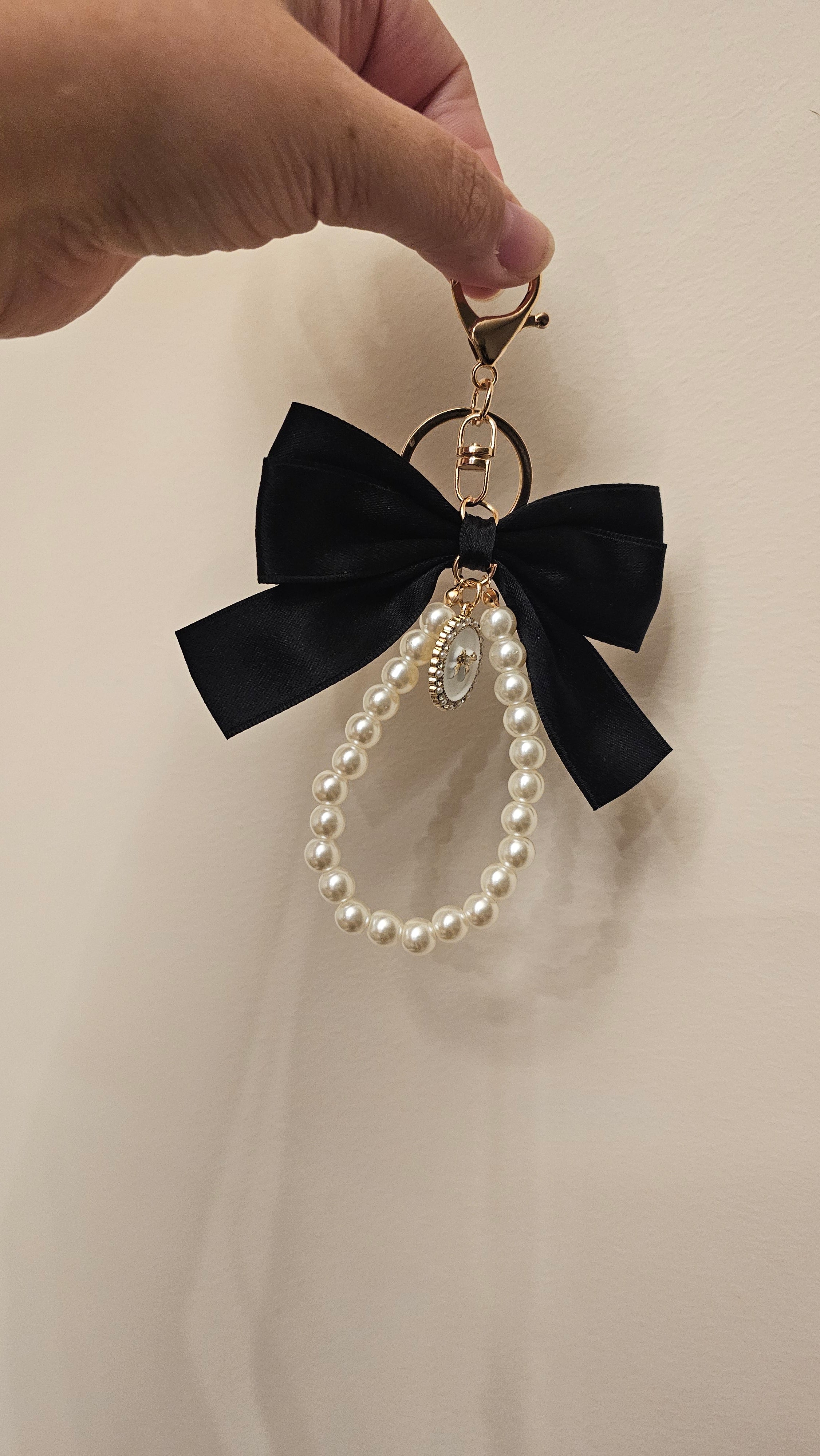 Elegant Pearl Bow Keychain