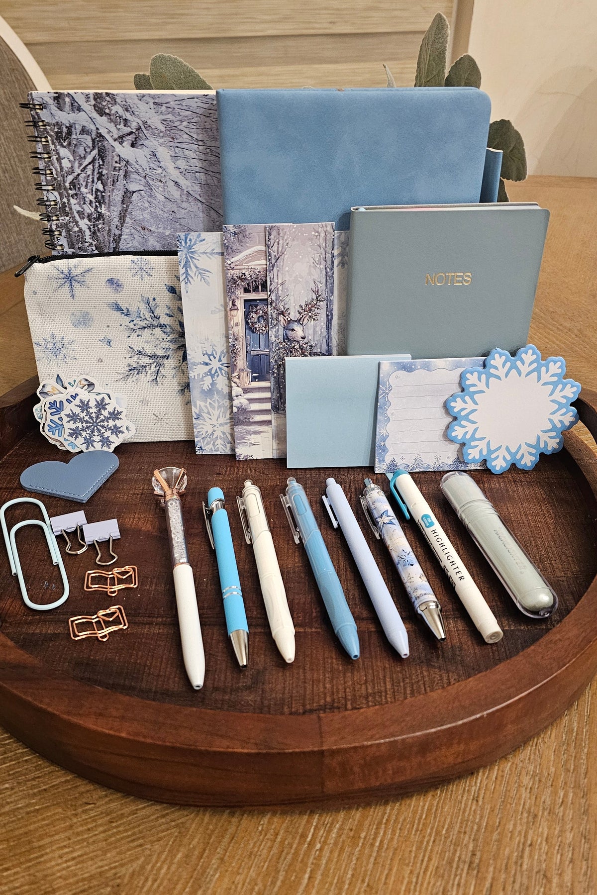 A Winter's Silent Beauty Stationery Gift Set