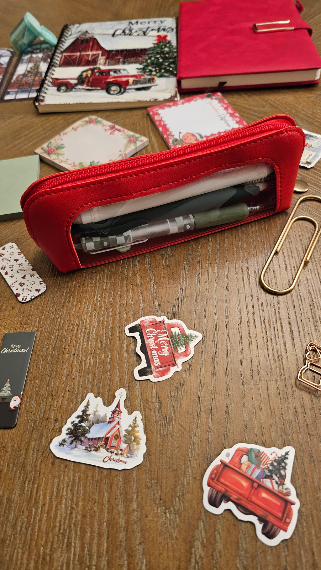 Christmas at the Old Red Barn Super Premium Stationery Gift Set