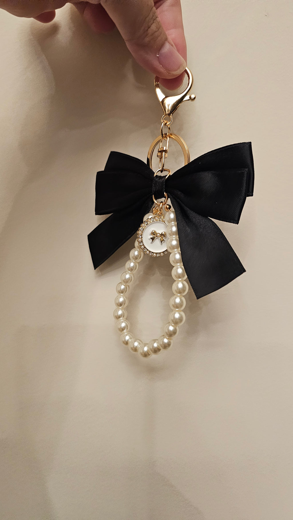 Elegant Pearl Bow Keychain