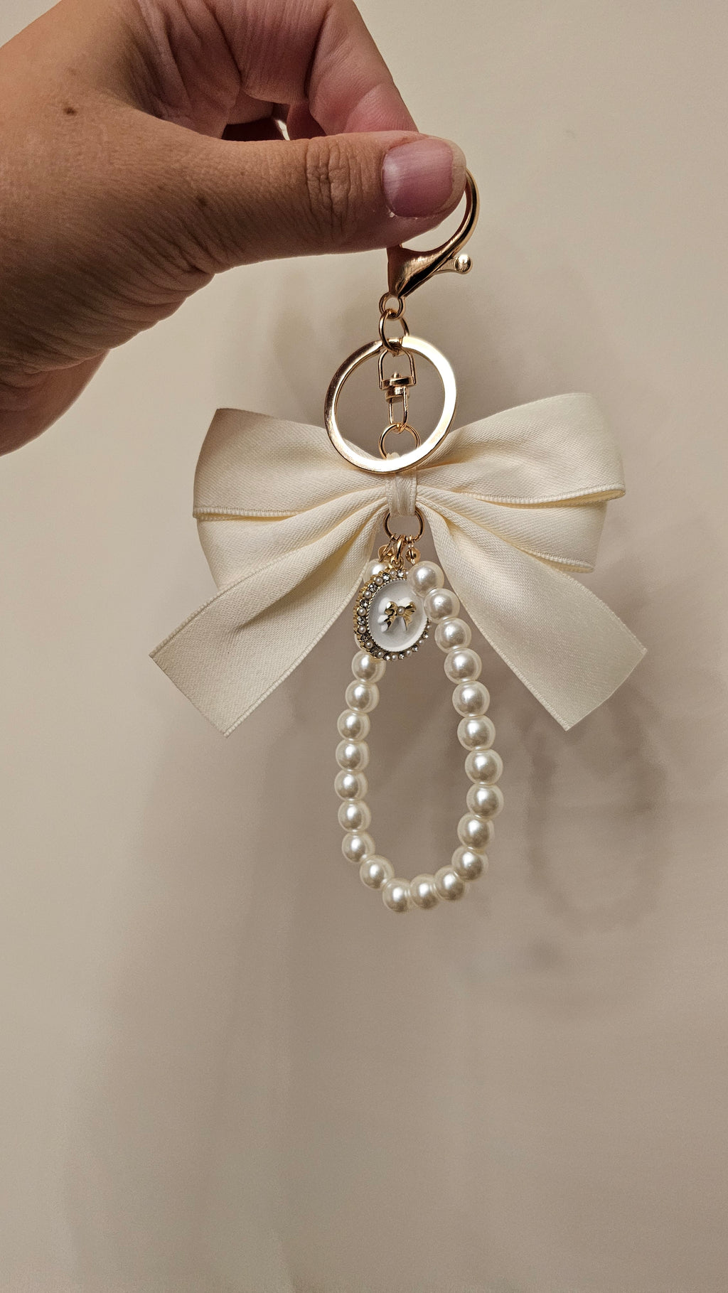 Elegant Pearl Bow Keychain