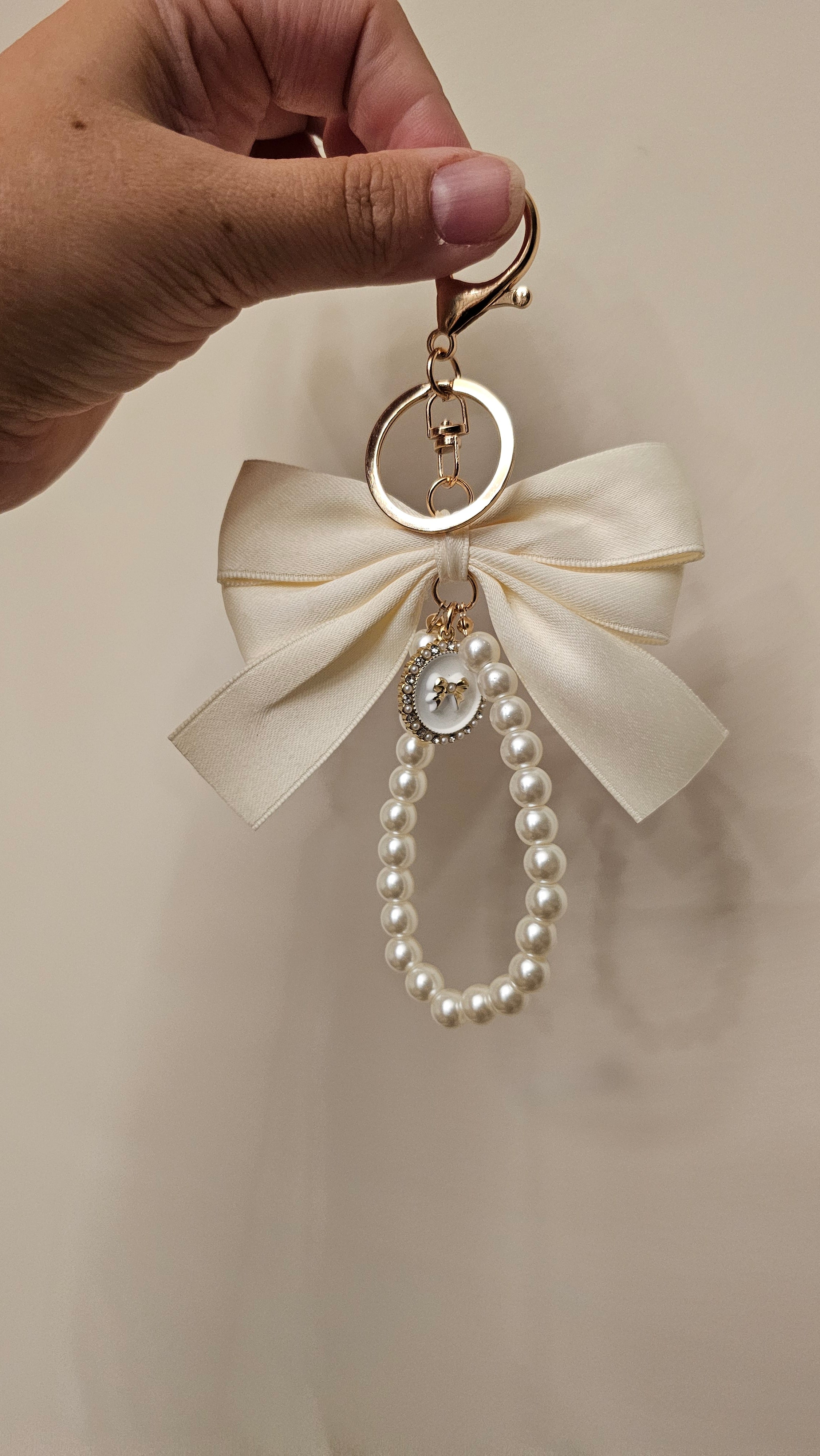 Elegant Pearl Bow Keychain