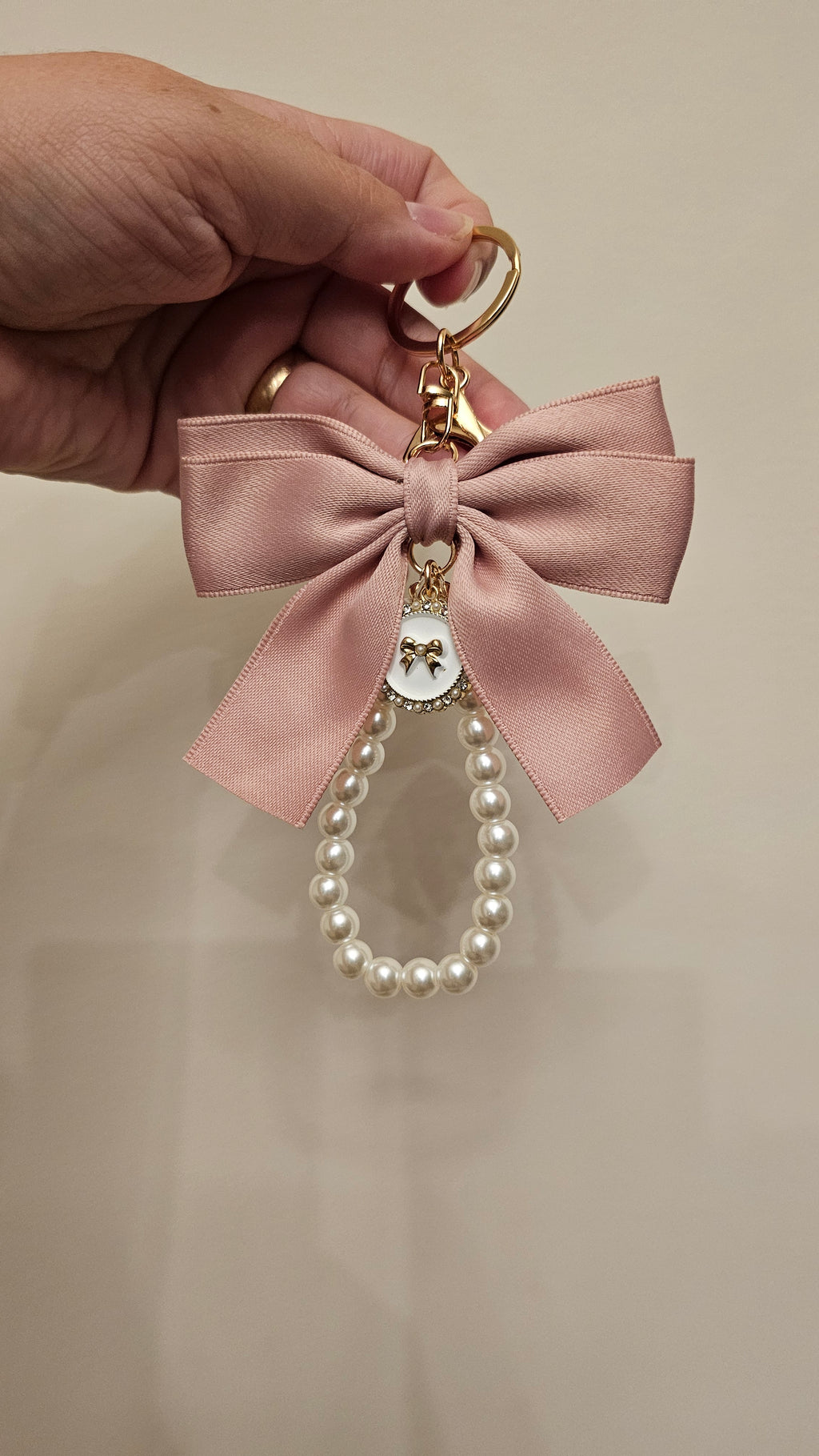 Elegant Pearl Bow Keychain