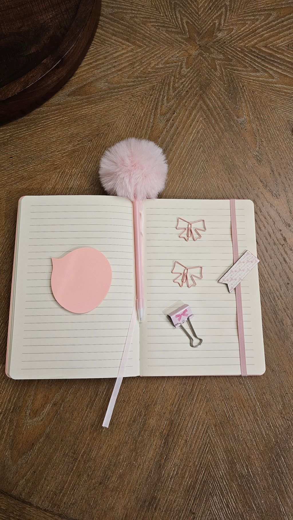 Pink Bow Stationery Gift Set.