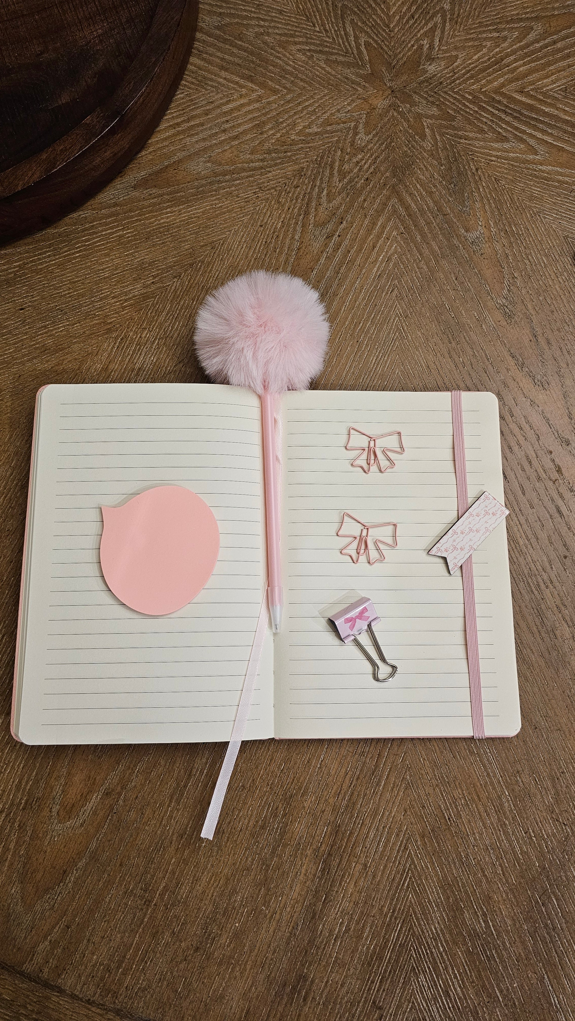 Pink Bow Stationery Gift Set.